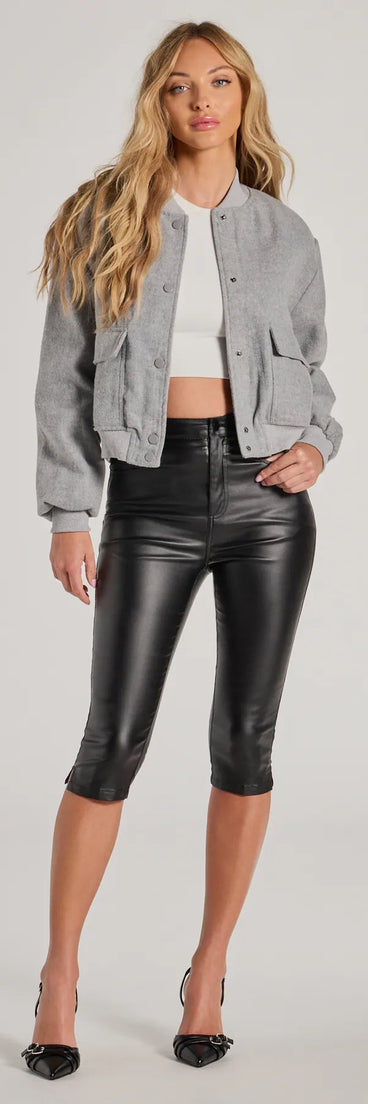 
Upgrade your style game for 2025 with the With Confidence High-Rise Straight-Leg Crepe Pants in ivory, perfect for any fashion-forward wardrobe.