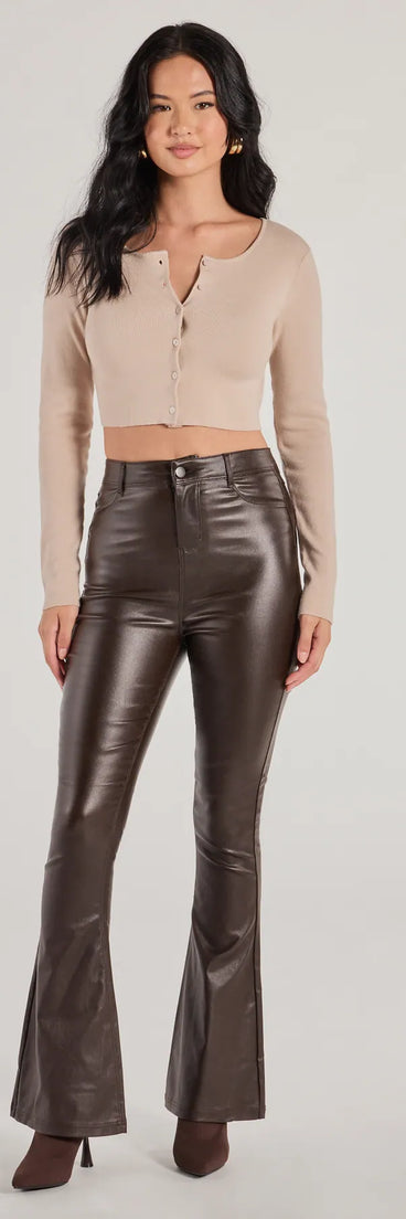 Designed for campus outfits, sleek workwear, and on-the-go moments, the Trendsetter Alert Coated Faux Leather Flared Pants are trendy brown bottoms for women bringing effortless fall versatility.