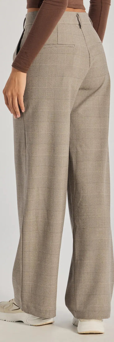 
Upgrade your style game for 2025 with the 90s Trend Straight Leg Plaid Trouser Pants in gray, perfect for any fashion-forward wardrobe.