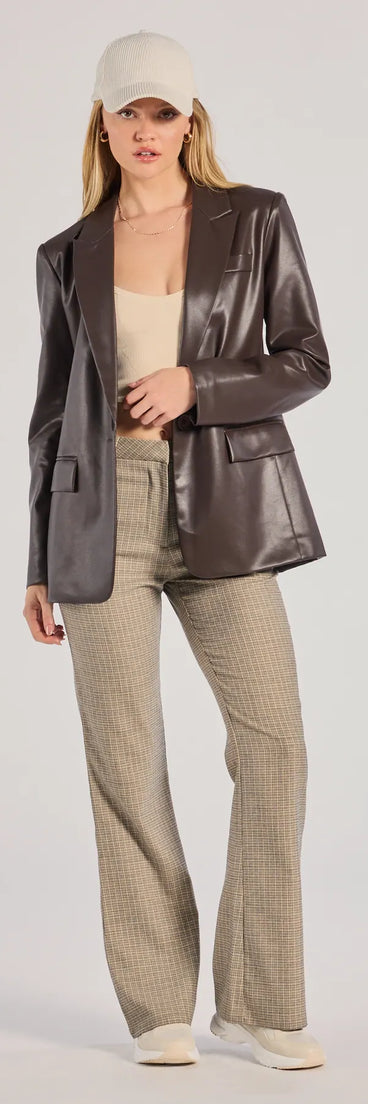 
Upgrade your style game for 2025 with the Checkered And Chic High-Waist Plaid Pants in taupe, perfect for any fashion-forward wardrobe.