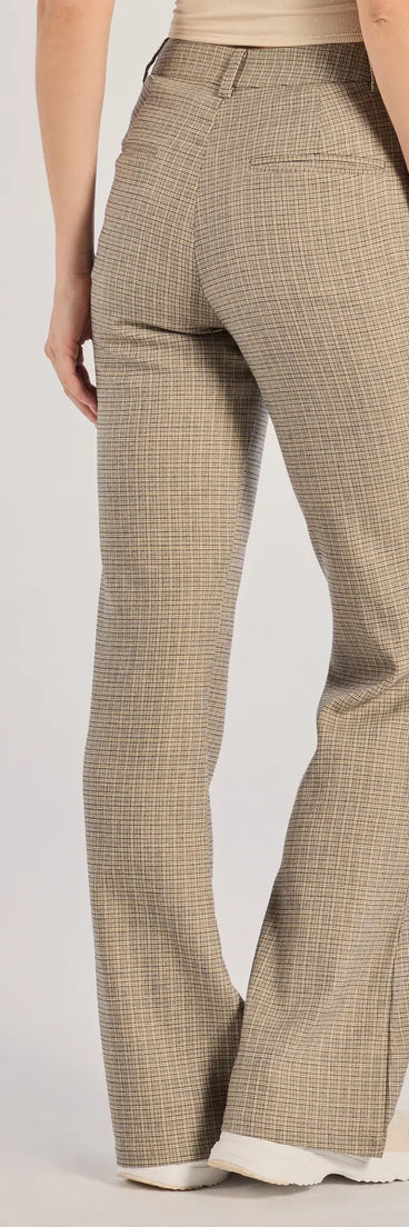 
Upgrade your style game for 2025 with the Checkered And Chic High-Waist Plaid Pants in taupe, perfect for any fashion-forward wardrobe.