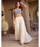 Pair the Pretty Pleats High-Rise Chiffon Palazzo Pants with your favorite crop or bodysuit for effortless warm-weather looks with on-trend natural pants that speak your style.