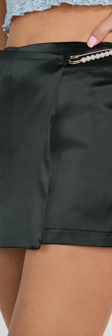 The Perfect Polished Faux Pearl Pin Mini Satin Skort is a trendy women's bottom in black, designed with modern details and alluring textures to complete chic outfits for 2025.