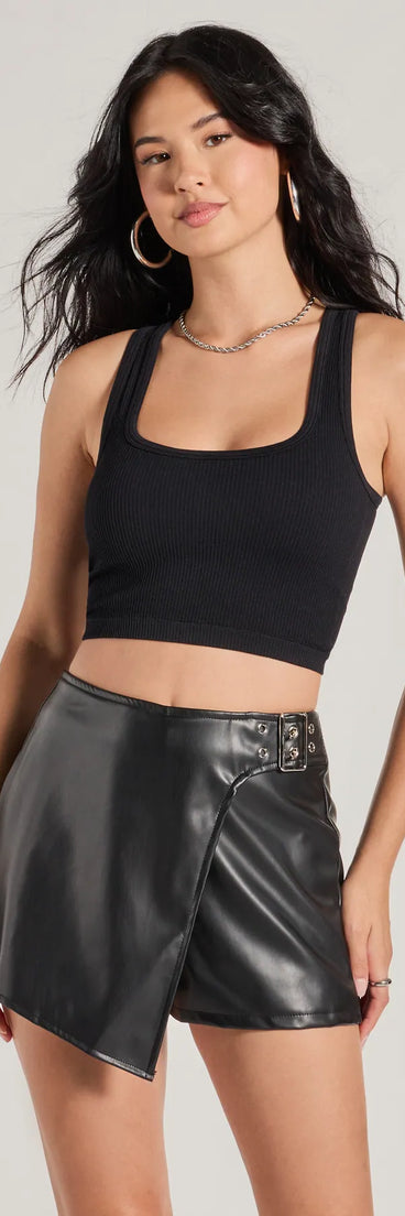 The On The Edge High Rise Belted Faux Leather Skort in black brings edge and energy to your vibe, ready to elevate any festival look or concert outfit.