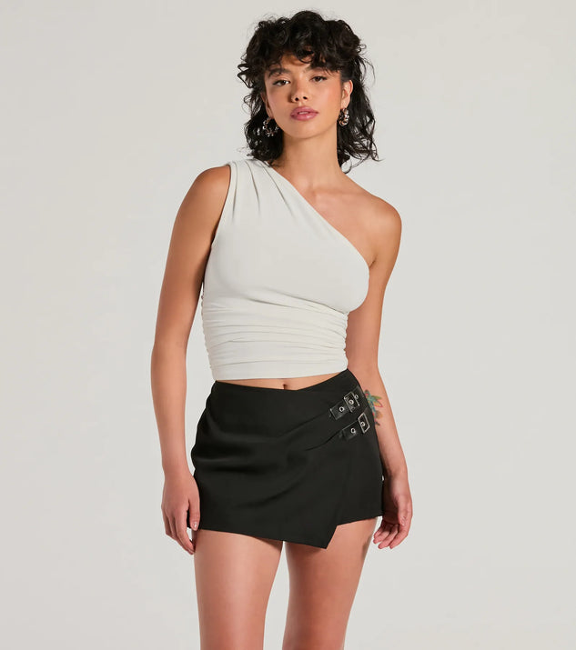 Adventuring Cutie Buckle Wrap Mini Skort, a trendy black addition to women's going-out outfits, is ideal for Christmas party outfits, chic NYE attire, or winter night-out looks that keep you on-trend!