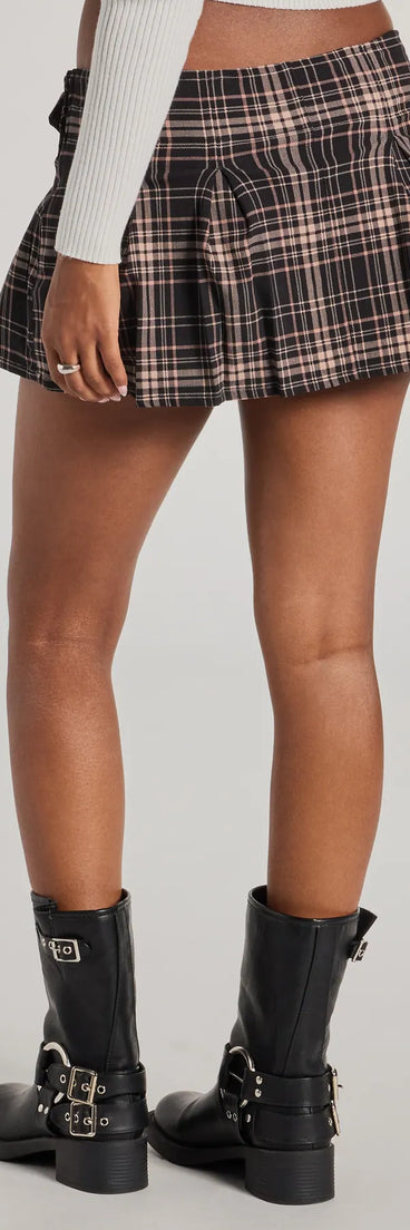 The Totally Fab Belted Plaid Pleated Micro Skort is a trendy women's bottom in black, designed with modern details and alluring textures to complete chic outfits for 2025.