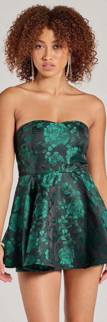 The Prettiest Of Them All Strapless Floral Skater Romper in hunter green is an elevated pick for your best outfit yet, effortlessly delivering a polished look that's sure to turn heads at any celebration.