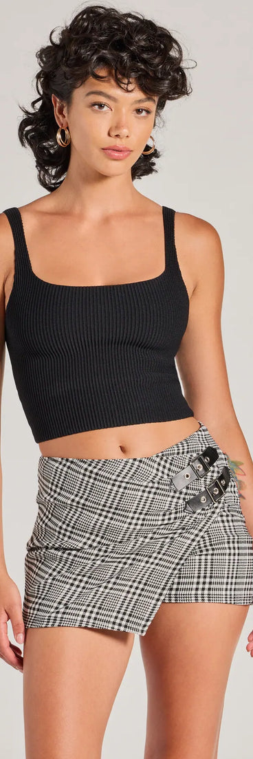 Upgrade your style game for 2025 with the Chic Mood Pleated Belted Skort in ivory, perfect for any fashion-forward wardrobe.