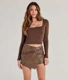 The Sleek And Trendy Belted Faux Leather Mini Skort is a trendy women's bottom in brown, designed with modern details and alluring textures to complete chic outfits for 2025.