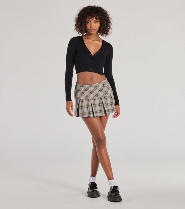 Create bold, fashion-forward looks for summer with the Plaid Charm Pleated Drop Waist Skort in gray, a must-have piece from Windsor’s collection of stylish bottoms for women.