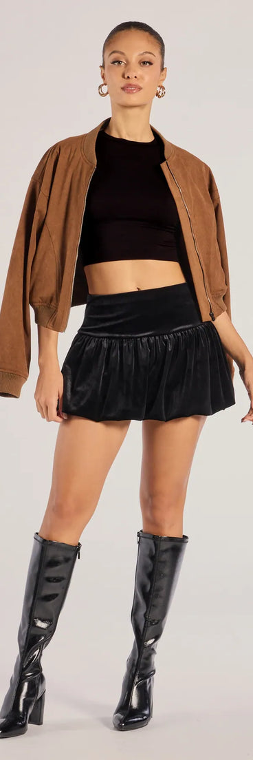 The Luxe Impression Velvet Bubble Skort in black is an elevated pick for your best outfit yet, effortlessly delivering a polished look that's sure to turn heads at any celebration.