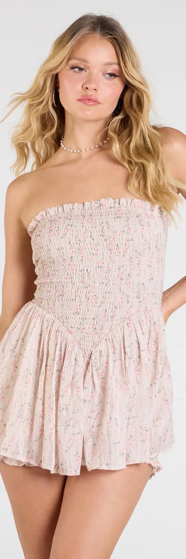 Designed for campus outfits, sleek workwear, and on-the-go moments, the Sunshine Weather Floral Chiffon Romper is a trendy natural bottom for women bringing effortless fall versatility.