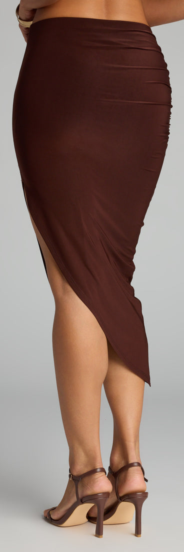 Style your day-to-night fall looks effortlessly in this skirt featuring the Catch The Curve High Slit Midi Skirt.