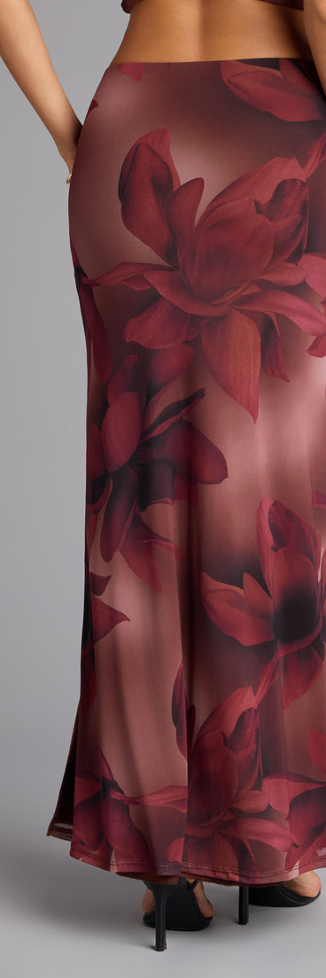 Style your day-to-night fall looks effortlessly in this skirt featuring the Blooming Allure Floral Mesh High-Slit Maxi Skirt.