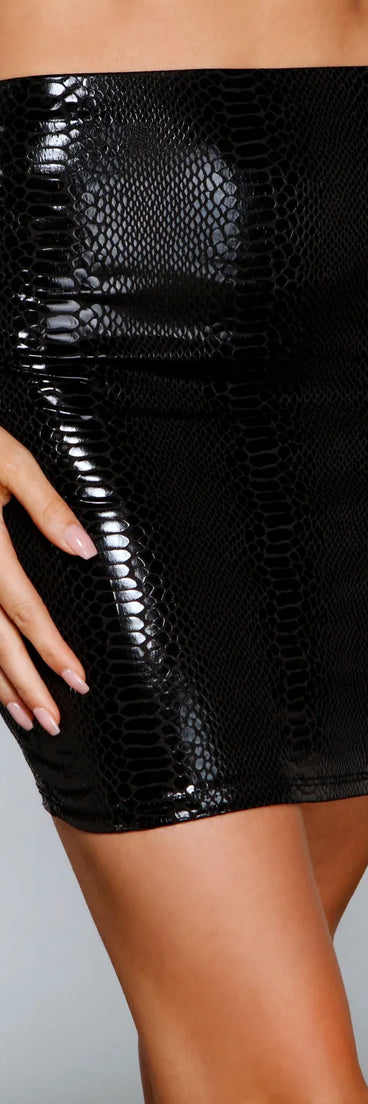 Alluring And Chic Mini Skirt