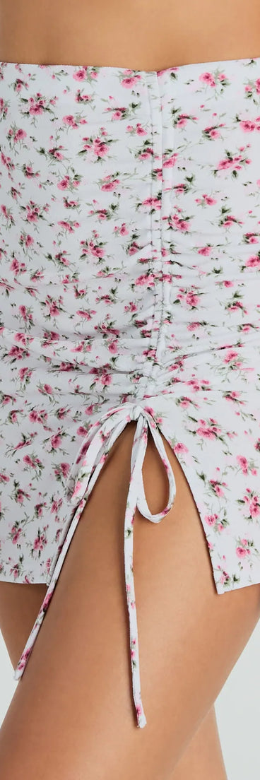 The mini skirt length on the Sweet Flirt High Waist Ditsy Floral Ruched Mini Skirt adds a sultry detail to your going-out outfits or everyday looks.