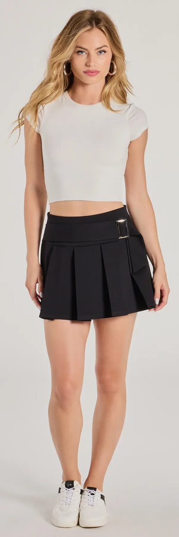 
Upgrade your style game for 2025 with the Sleek Energy Patent Faux Leather Leggings in black, perfect for any fashion-forward wardrobe.