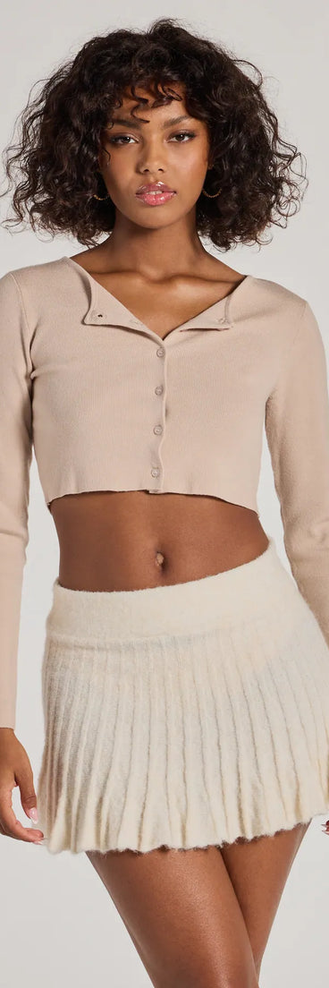 The Preppy Charm Pleated Knit Mini Skirt in off-white is a women's workwear essential with an elevated fabric and chic silhouette, ideal for layering and versatile enough to take your look from office chic to going-out ready!