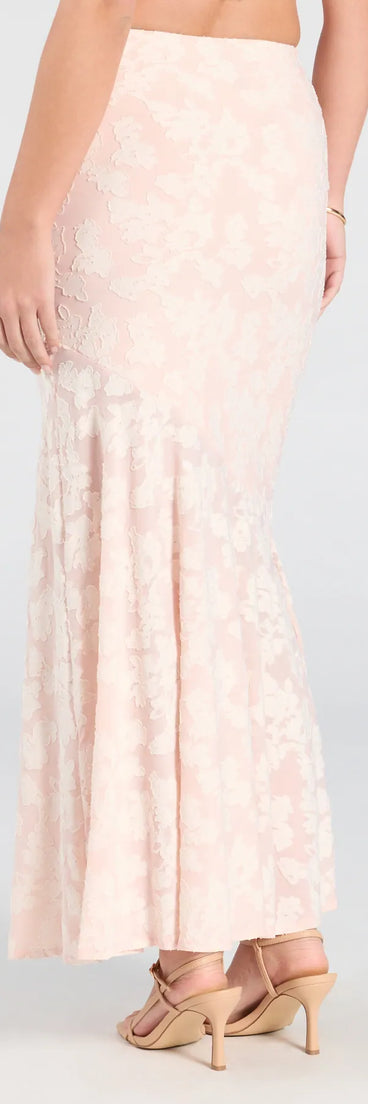 Celebrate the special day in the Romance Me Floral Jacquard Maxi Skirt, a pink country wedding guest dress with soft, romantic details that blend charm and sophistication.