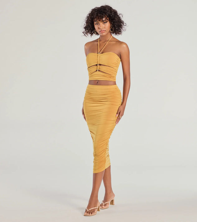 
Upgrade your style game for 2025 with the Coastal Escape High Rise Ruched Midi Skirt in gold, perfect for any fashion-forward wardrobe.