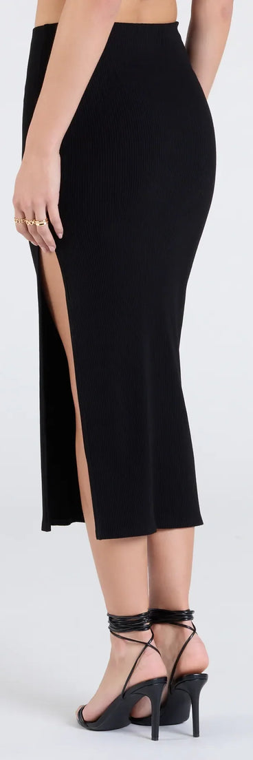 Designed for campus outfits, sleek workwear, and on-the-go moments, the Elevated Era Ribbed Knit High Slit Midi Skirt is a trendy black bottom for women bringing effortless fall versatility.