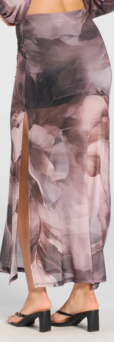 Designed for campus outfits, sleek workwear, and on-the-go moments, the Heavenly Match Floral Slit Midi Skirt is a trendy brown bottom for women bringing effortless fall versatility.