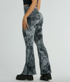  Got The Blues High Rise Denim Print Flare Pants is a pair of women's pants with an on-trend leg style and elevated fabric that adds texture, perfect for crafting effortless office-ready winter outfits.