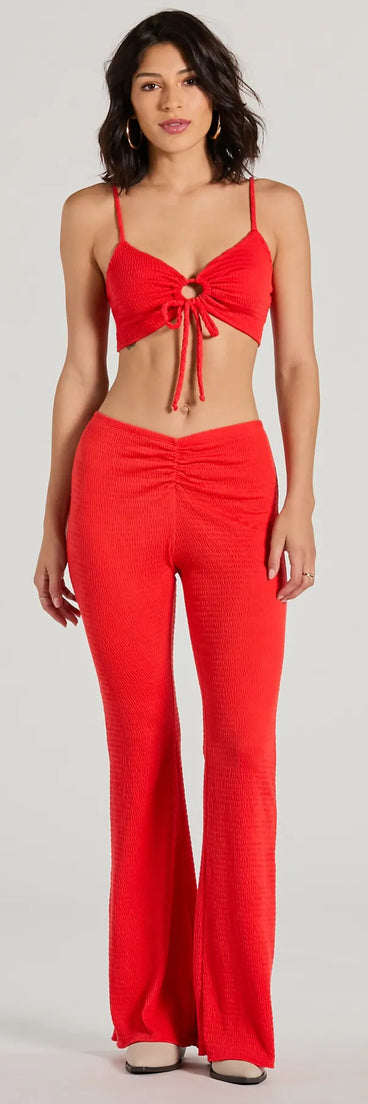 
Upgrade your style game for 2025 with the Enticing Sass Halter Cutout Wide-Leg Jumpsuit in taupe, perfect for any fashion-forward wardrobe.