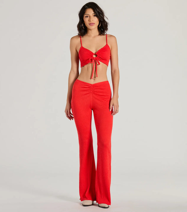 
Upgrade your style game for 2025 with the Enticing Sass Halter Cutout Wide-Leg Jumpsuit in taupe, perfect for any fashion-forward wardrobe.