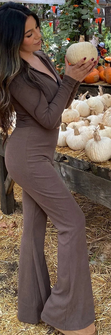 Effortlessly create party outfits or vacation-ready looks with the Feelin' Comfy Ribbed Knit Flare Pants, one part of a versatile women's brown matching set perfect for quick and easy outfit combinations from layering chic outfits to transitioning your look seamlessly.