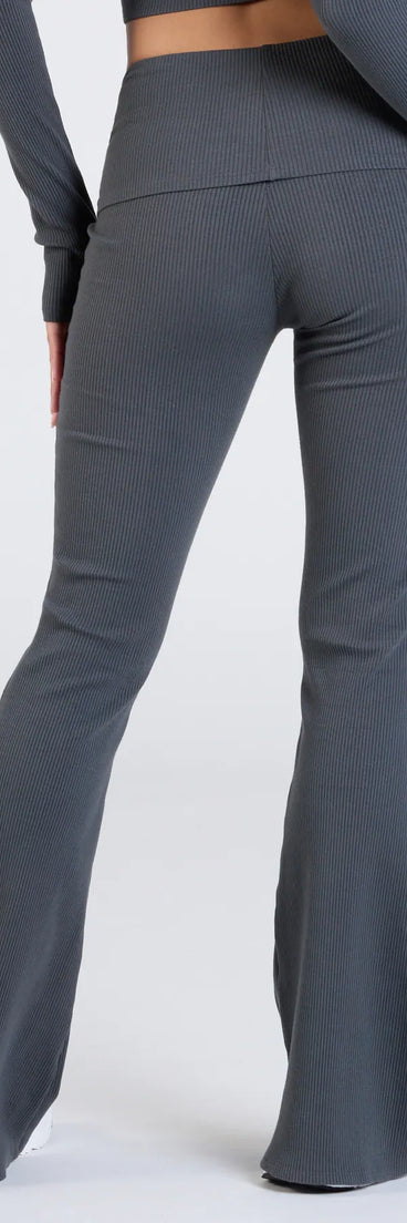 Create bold, fashion-forward looks for summer with the At Your Leisure Mid-Rise Flare Pants in gray, a must-have piece from Windsor’s collection of stylish bottoms for women.