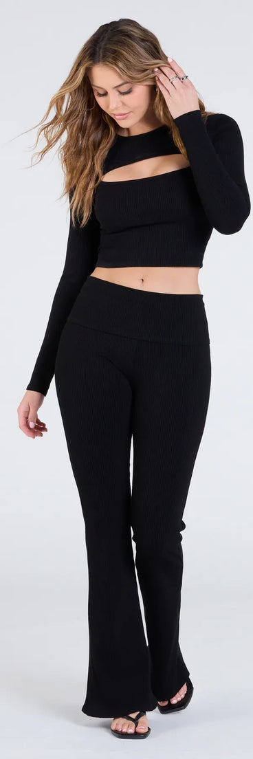 Serve effortless style and scroll-stopping energy in the At Your Leisure Mid-Rise Flare Pants, part of a black matching clothing set that does the work for you with bold, polished vibes from top to bottom.