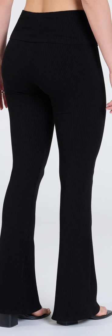 Create bold, fashion-forward looks for summer with the At Your Leisure Mid-Rise Flare Pants in black, a must-have piece from Windsor’s collection of stylish bottoms for women.