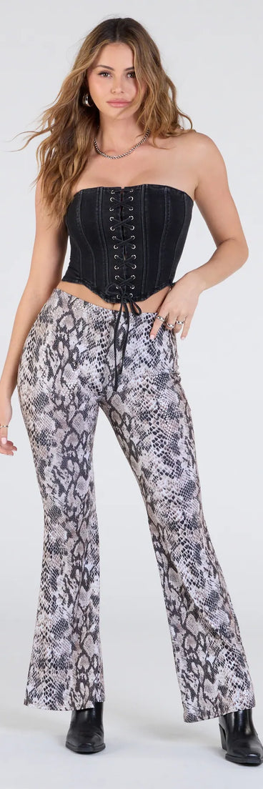 Create bold, fashion-forward looks for any event or for your page with the Slithering Impression Snake Print Sequin Flare Pants in snake print, a must-have piece from Windsor’s collection of stylish bottoms for women.