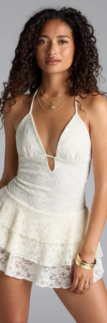 Make getting ready easy with the Boho Dreamer Ruffled Lace Romper in ivory, a playful one-piece perfect for brunch dates, weekend plans, or vacation vibes.
