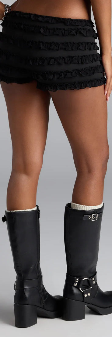 Look instantly put-together in the Summer Spice Low-Rise Ruffle Hot Shorts, part of a matching black clothing set designed for chic, no-fuss fall outfits.