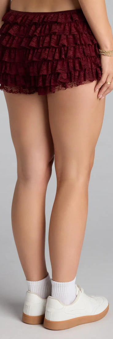 Designed for campus outfits, sleek workwear, and on-the-go moments, the So Fab Ruffled Lace Hot Shorts are trendy wine bottoms for women bringing effortless fall versatility.