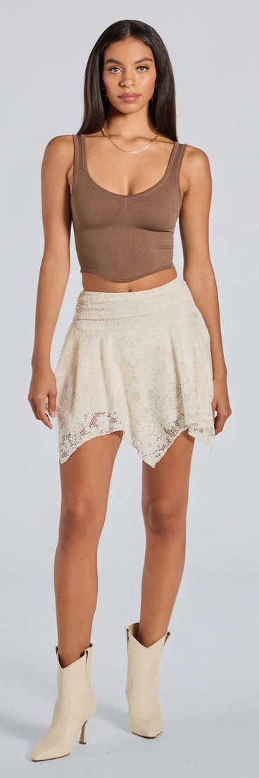 Designed for campus outfits, sleek workwear, and on-the-go moments, the Sweetest Vibe Hanky Hem Lace Mini Skort is a trendy ivory bottom for women bringing effortless fall versatility.