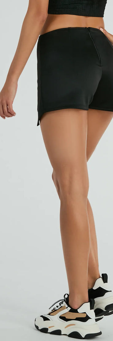 With a flirty cut and hidden shorts underneath, the Significant Strut Mid-Rise Bow Slit Skort in ivory serves skirt vibes with zero wardrobe worries.