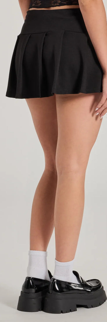 With a flirty cut and hidden shorts underneath, the Style Game High-Rise Buckle Pleated Mini Skort in ivory serves skirt vibes with zero wardrobe worries.