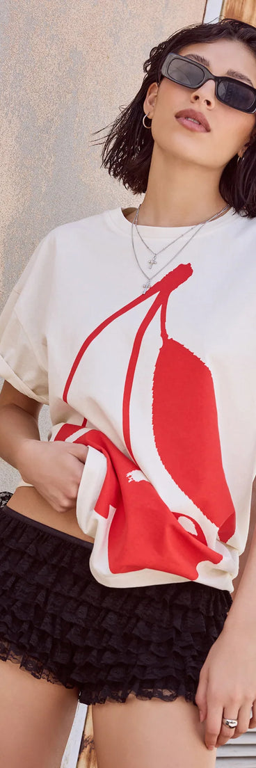 Step out in the Chic Fairytale Tiered Lace Hot Shorts, a sleek black short made to pair with long sleeve tops and create scroll-stopping going-out looks.