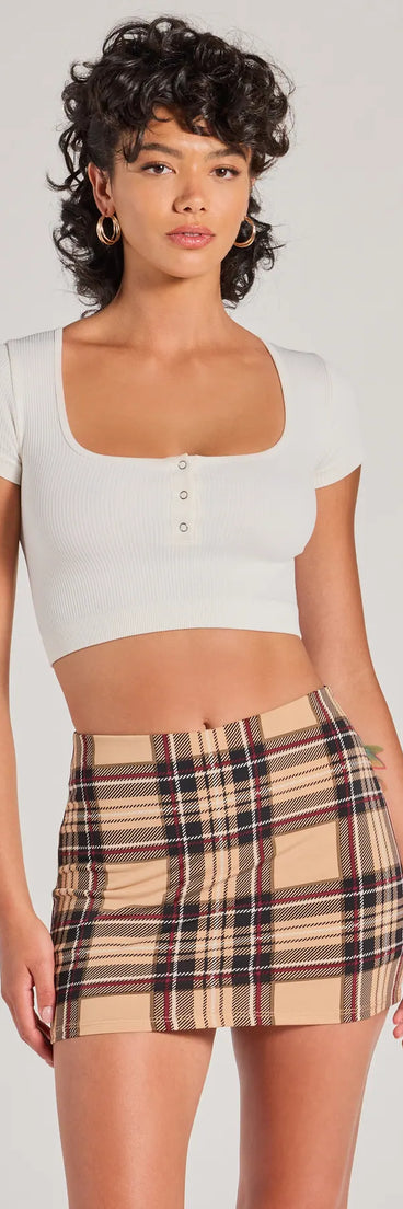 
Upgrade your style game for 2025 with the Adorable Pose High-Rise Plaid Mini Skort in tan, perfect for any fashion-forward wardrobe.