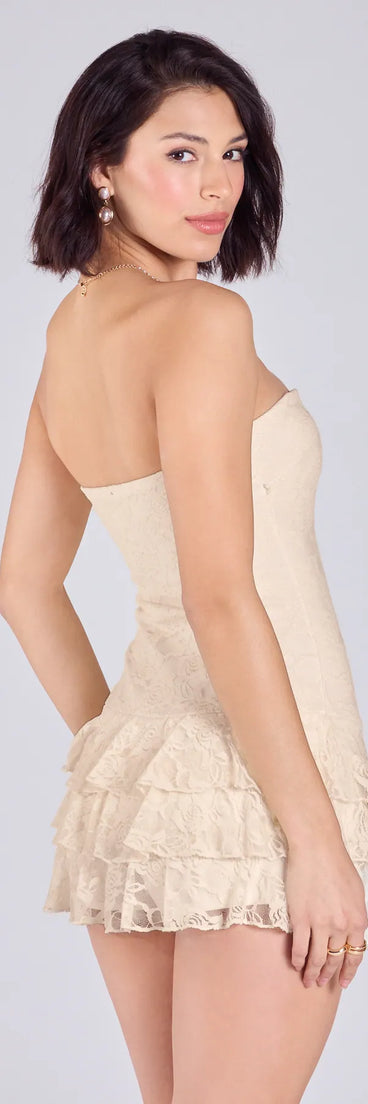 Designed for campus outfits, sleek workwear, and on-the-go moments, the Simply Adorable Ruffled Drop Waist Lace Romper is a trendy ivory bottom for women bringing effortless fall versatility.