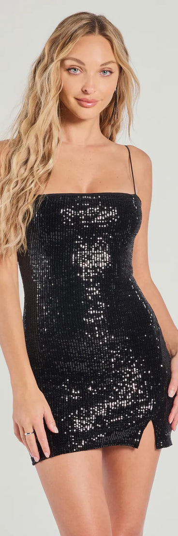 Sparkling Energy Sequin Velvet Romper, a trendy black mini dress featuring modern details and a fresh seasonal hue, perfect for creating chic 2025 looks.