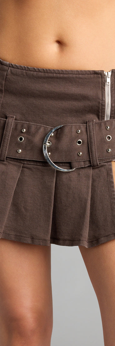 Make every fall outfit feel fresh with the Flirty Era Denim Drop Waist Mini Skirt, a denim skirt that nails casual cool.