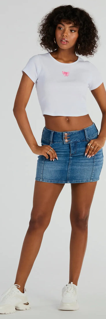 Create bold, fashion-forward looks for spring or summer with the Always A Classic Mid-Rise Denim Mini Skirt in medium denim wash, a must-have piece from Windsor’s collection of stylish bottoms for women.