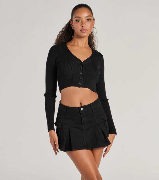 
Upgrade your style game for 2025 with the Channel Cute Mid-Rise Pleated Denim Mini Skirt in black, perfect for any fashion-forward wardrobe.