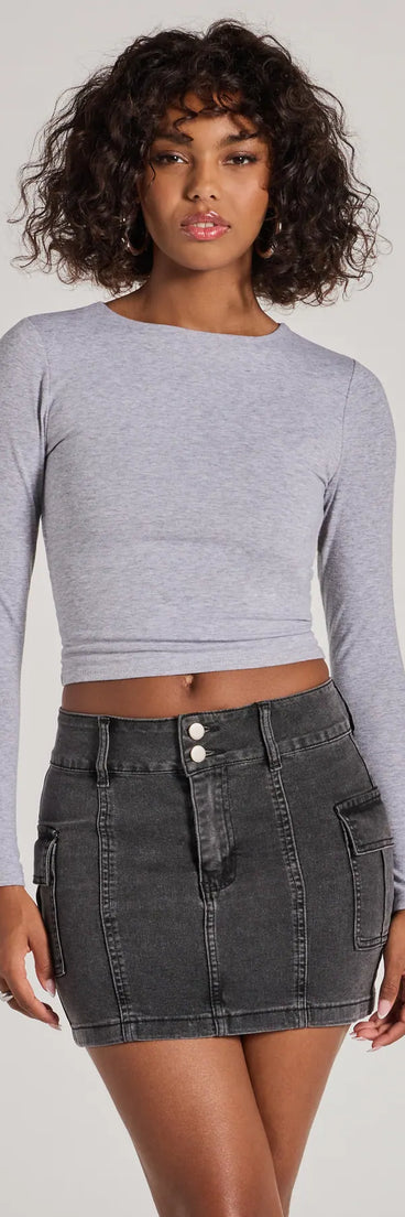 Designed for campus outfits, sleek workwear, and on-the-go moments, the Casual Cool Girl Cargo Denim Mini Skirt is a trendy charcoal bottom for women bringing effortless fall versatility.