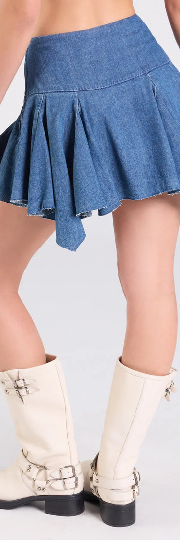 With a flattering fit and cool-girl edge, the Sunny Outing High-Rise Flare Denim Mini Skirt in medium denim wash is the perfect denim skirt to dress up or down for all your seasonal plans.