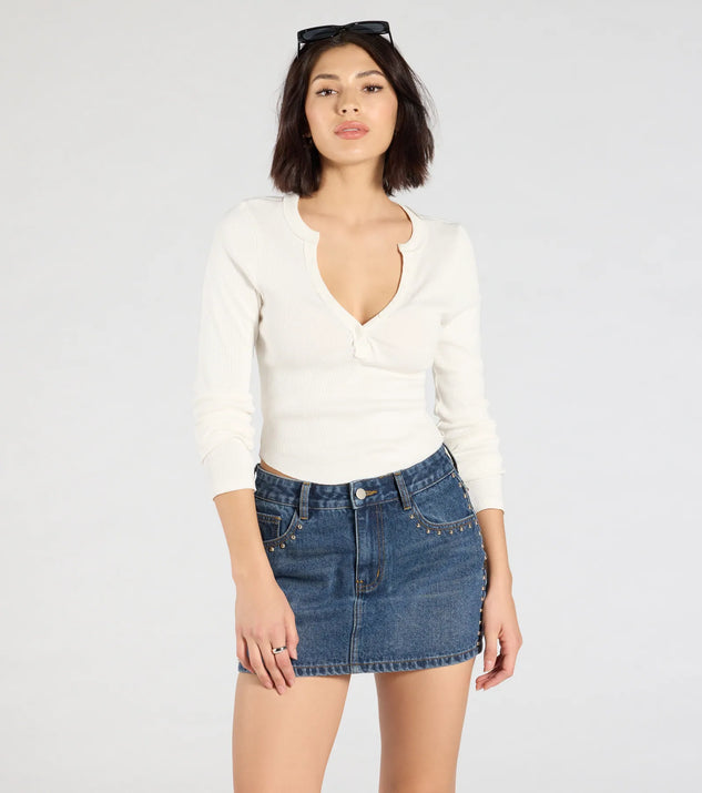 Create bold, fashion-forward looks for summer with the Tell Me About It Stud Mid Rise Denim Mini Skirt in dark denim wash, a must-have piece from Windsor’s collection of stylish bottoms for women.